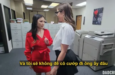Bố dượng trúng độc đắc trả bài cùng lúc nữ nhi và em trợ lý riêng